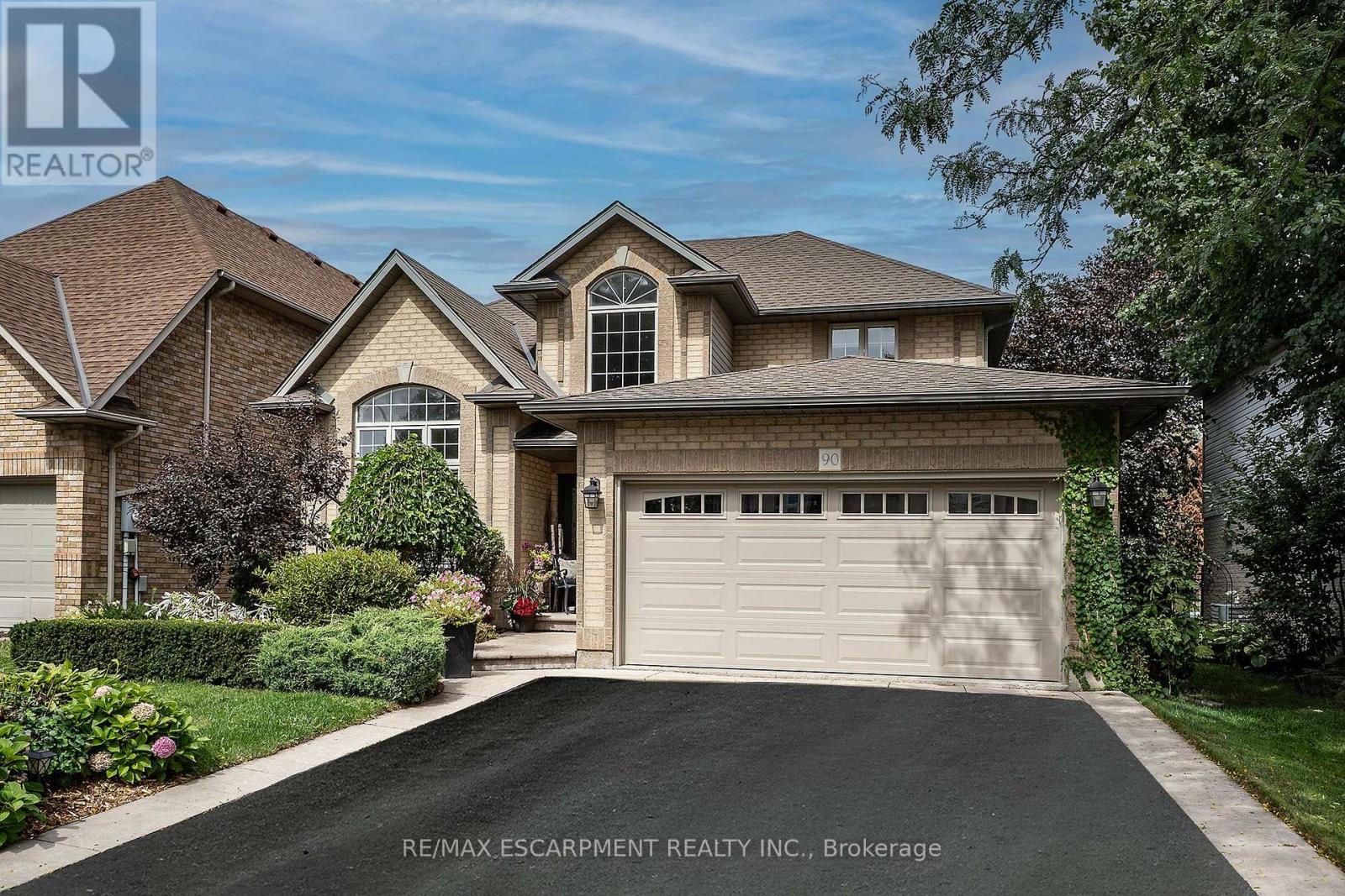 90 Surrey Drive Property Photo 2