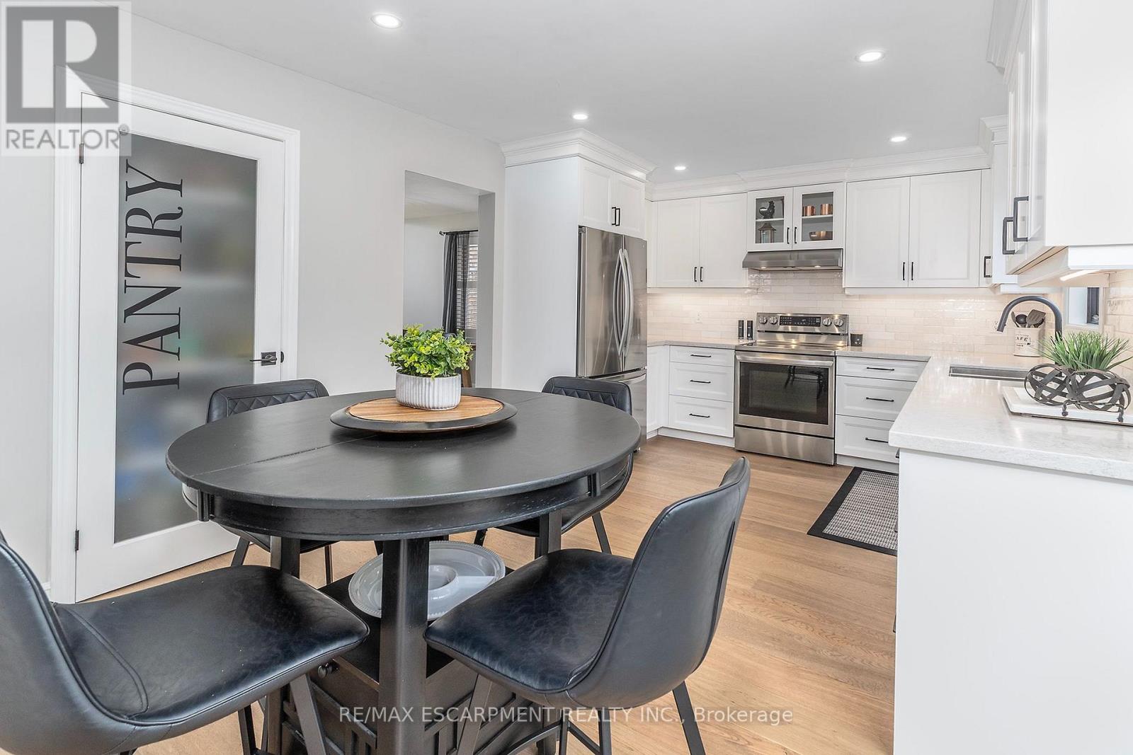 90 Surrey Drive Property Photo 14