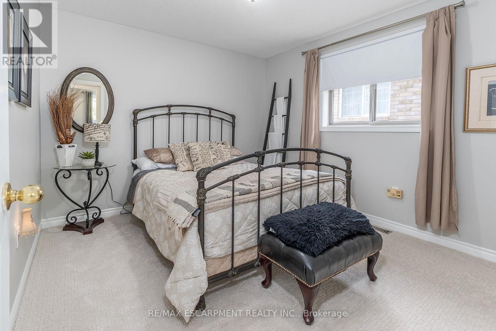 90 Surrey Drive Property Photo 18