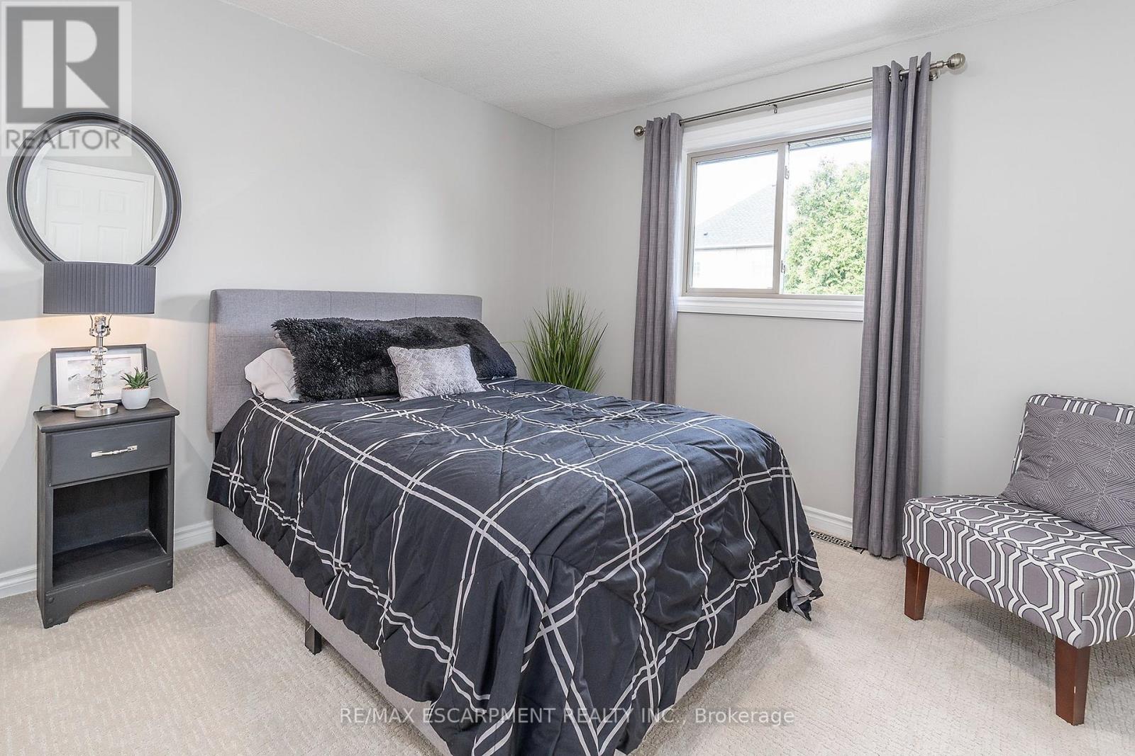 90 Surrey Drive Property Photo 19