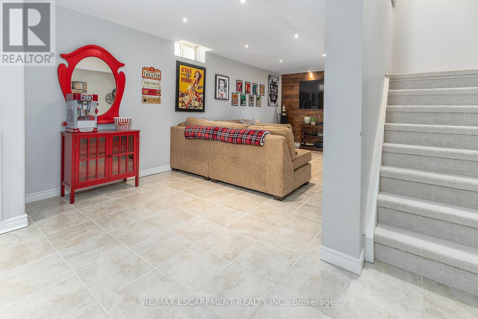 90 Surrey Drive Property Photo 23