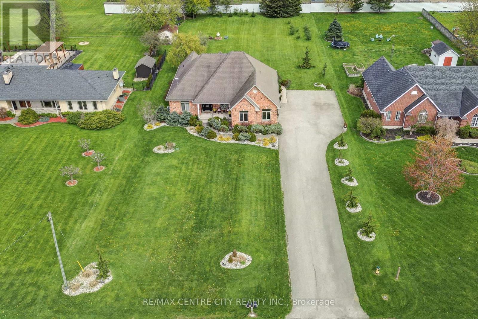 9538 Tower Road Property Photo 1