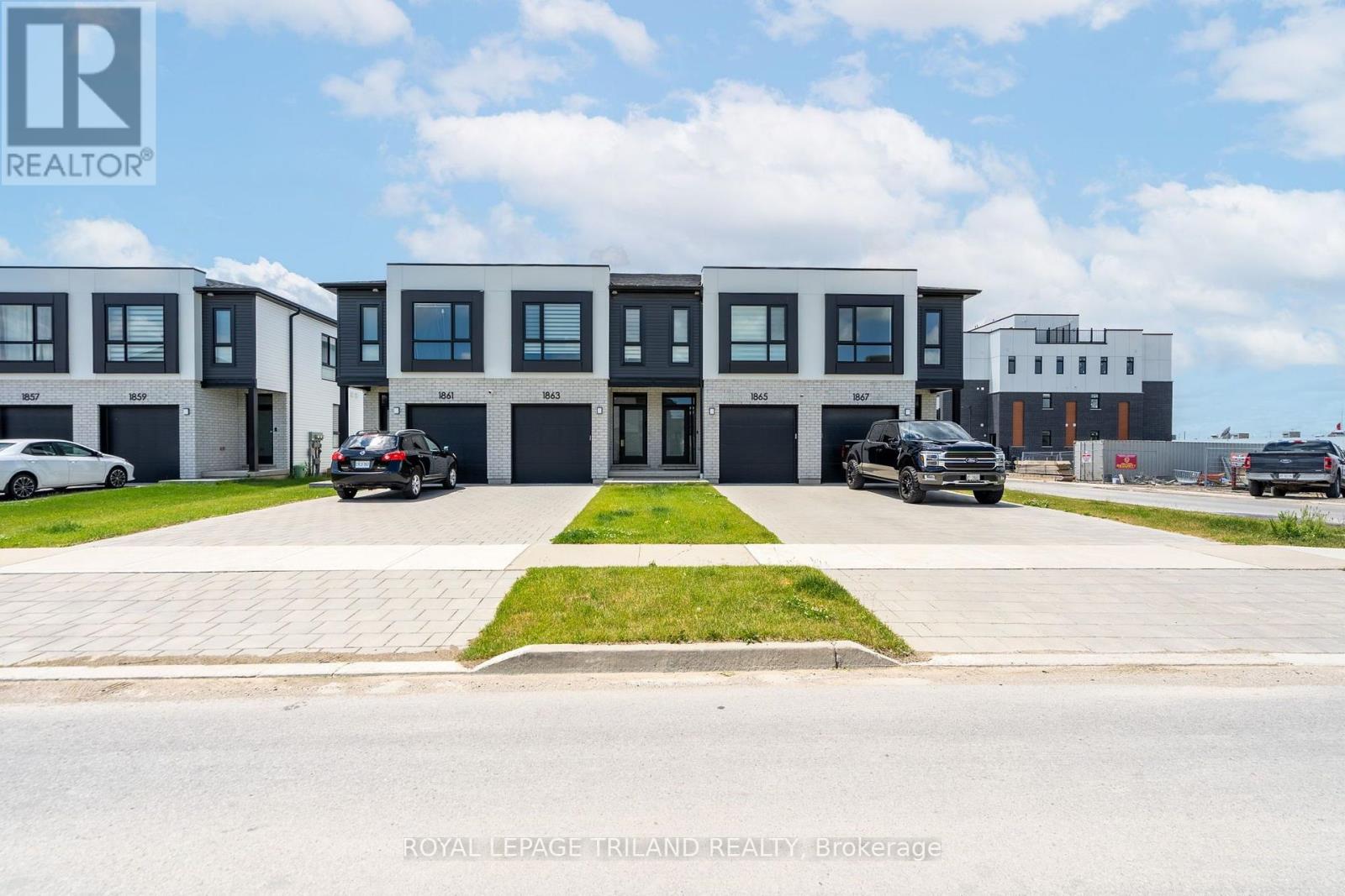 1899 Dalmagarry Road Property Photo 7