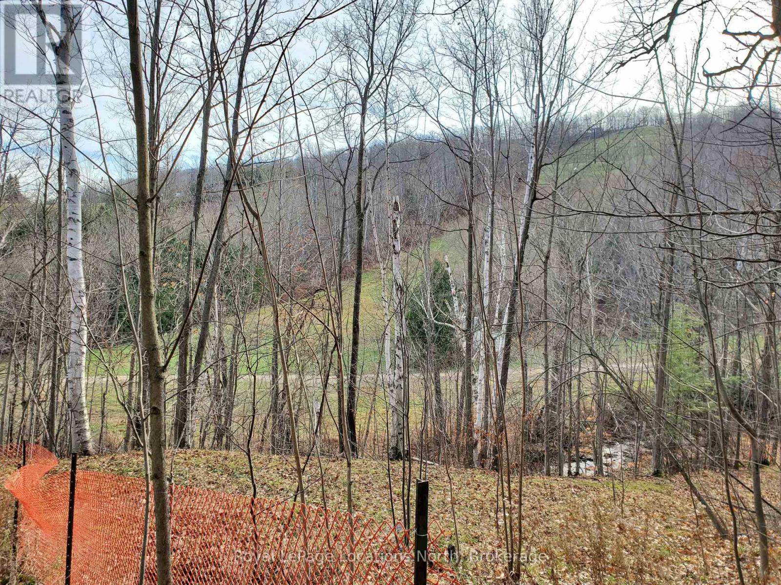 16 - 242 Arrowhead Road Property Photo 12