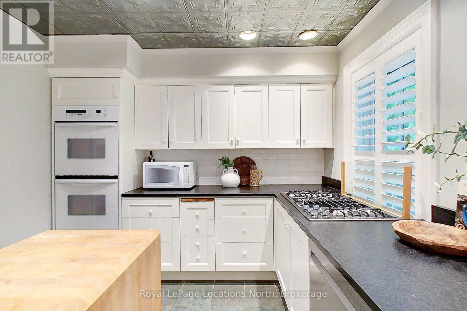 40 Alice Street E Property Photo 9