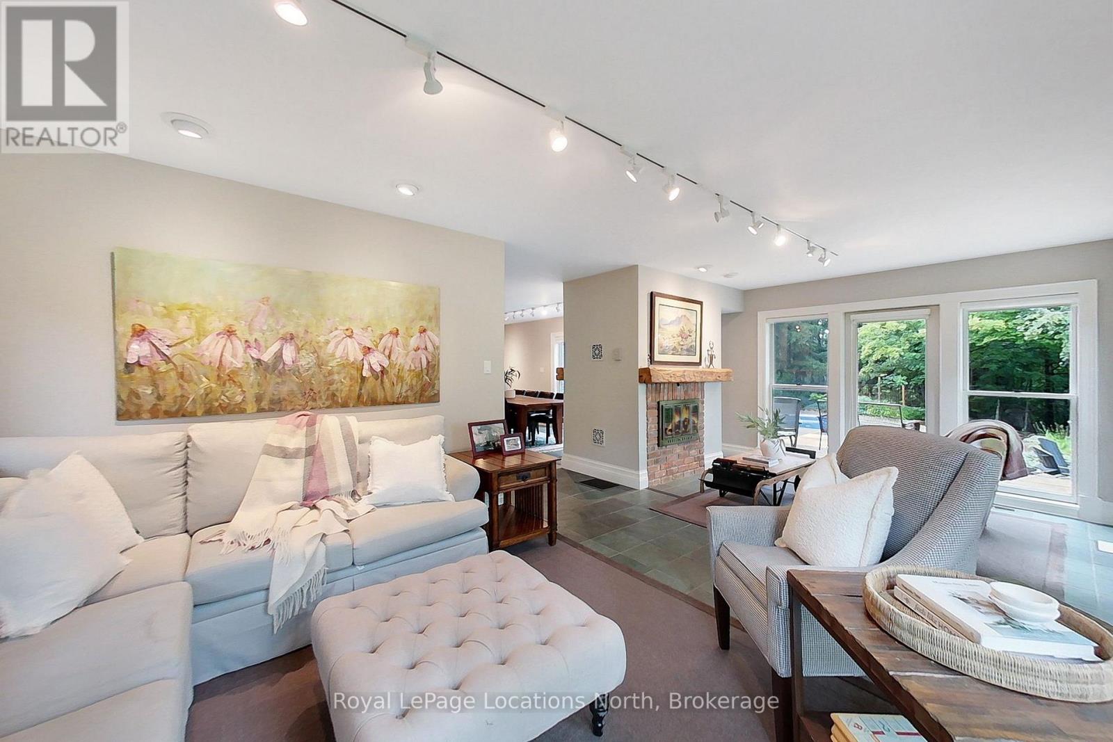 40 Alice Street E Property Photo 11
