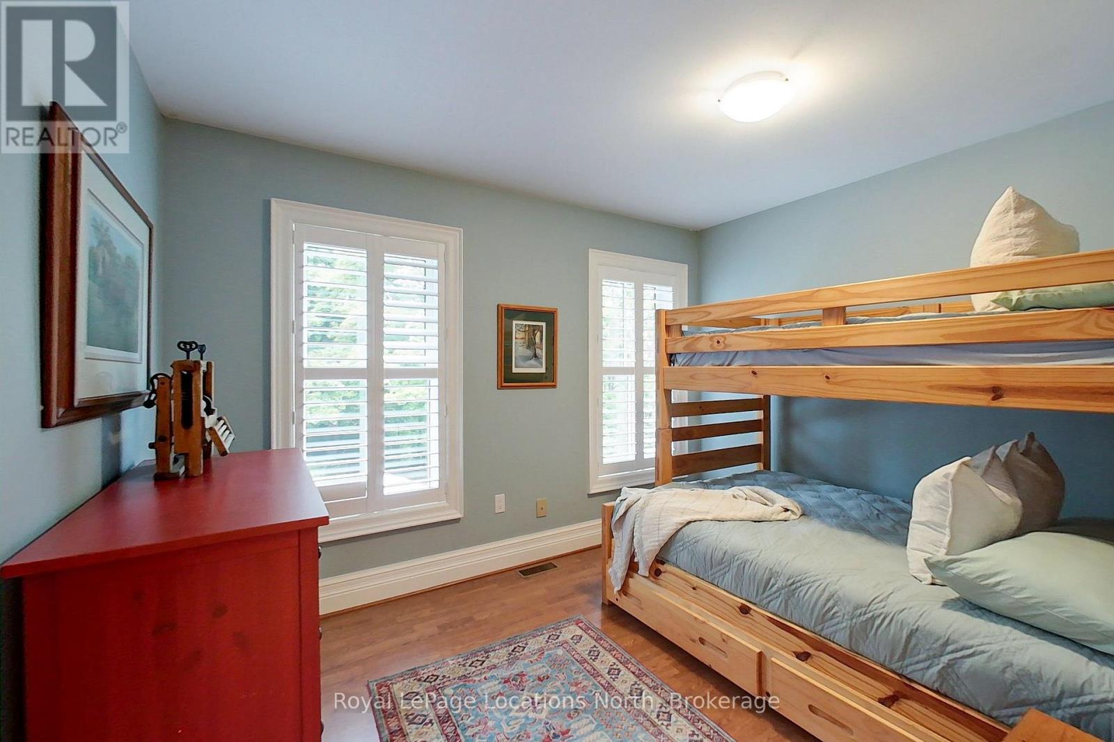 40 Alice Street E Property Photo 16