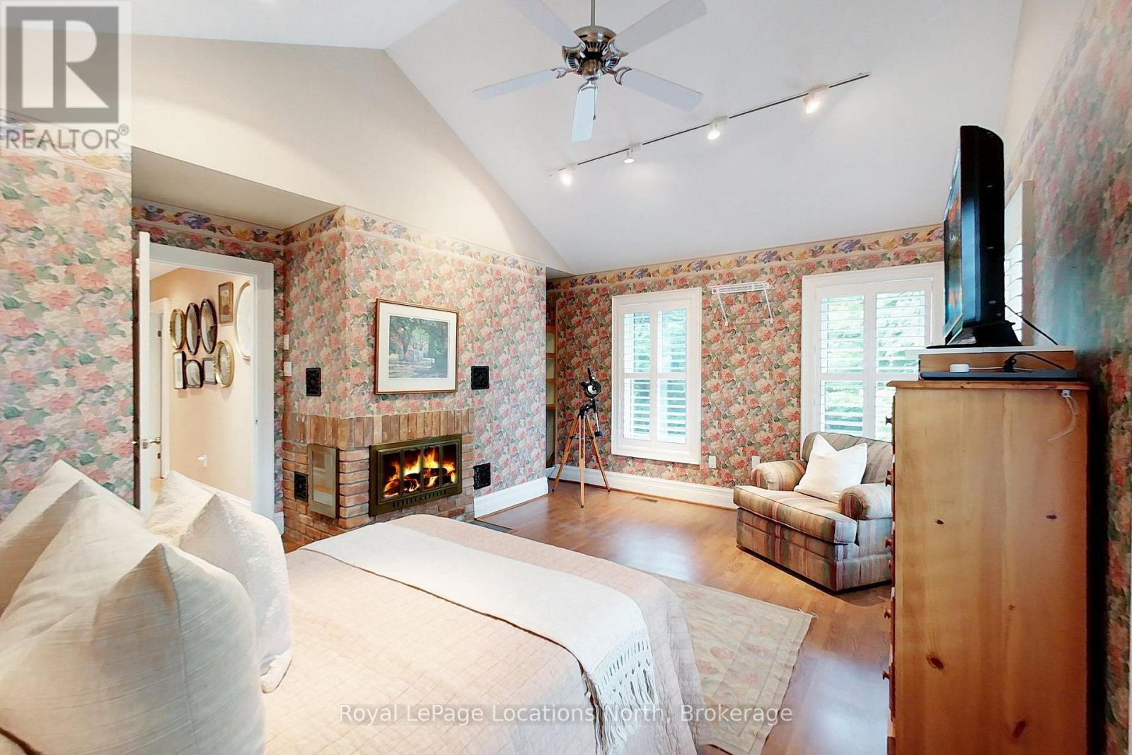 40 Alice Street E Property Photo 21