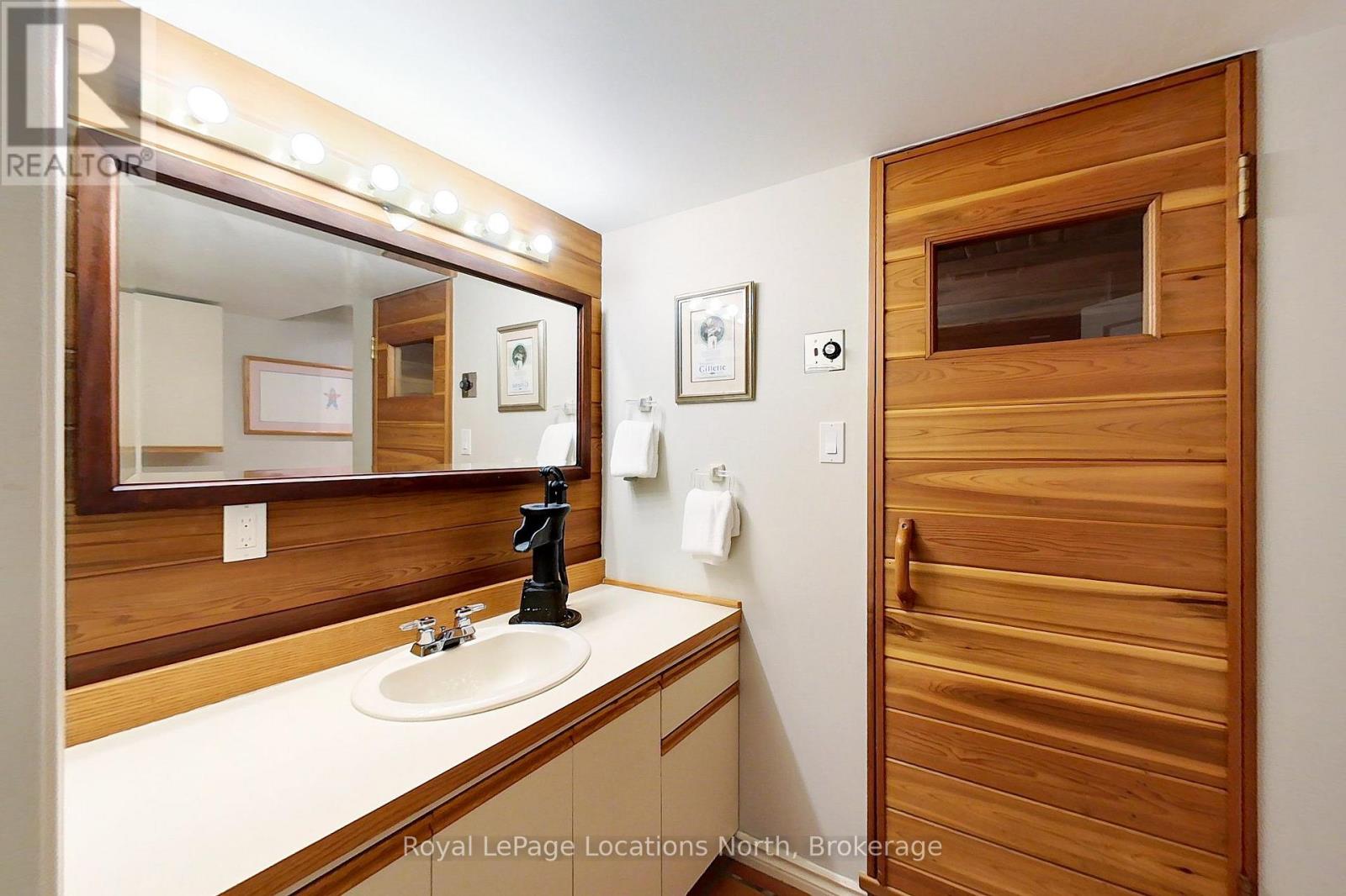 40 Alice Street E Property Photo 26
