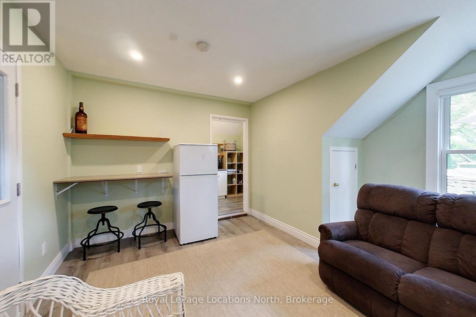 40 Alice Street E Property Photo 31