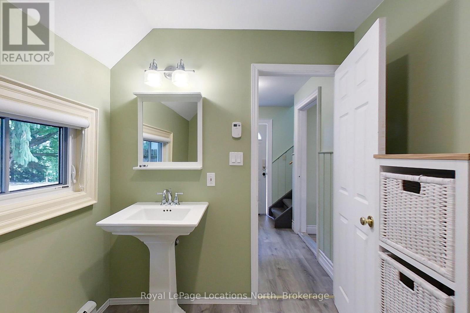 40 Alice Street E Property Photo 33