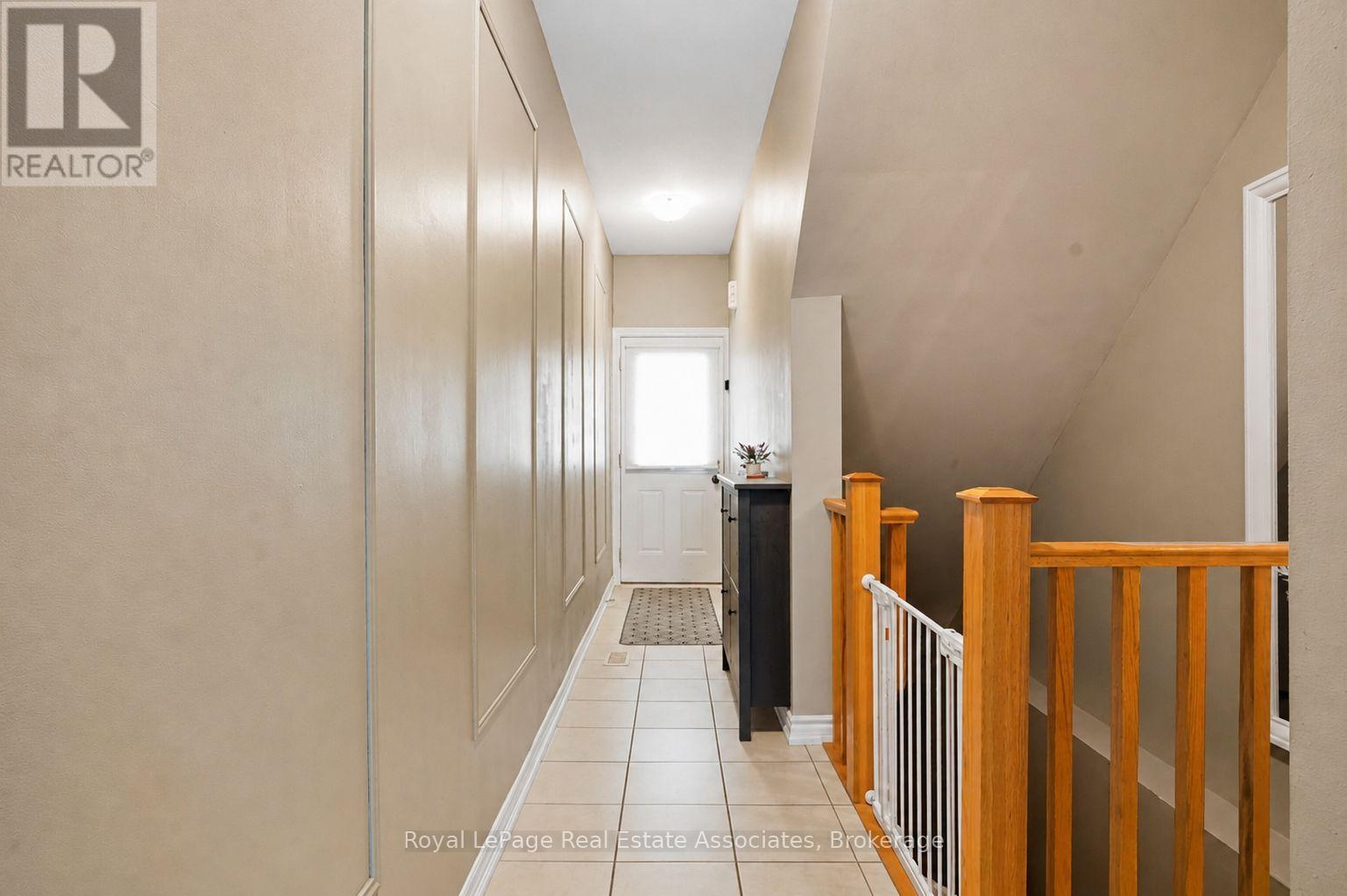 50 - 403 Westwood Drive Property Photo 4