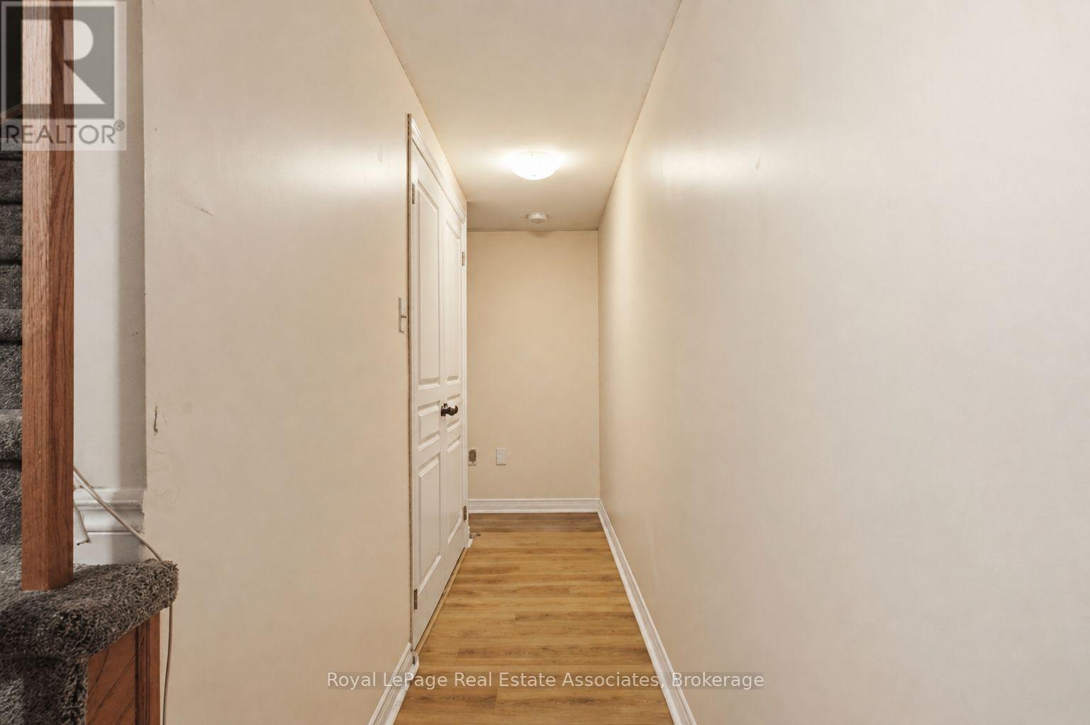 50 - 403 Westwood Drive Property Photo 28