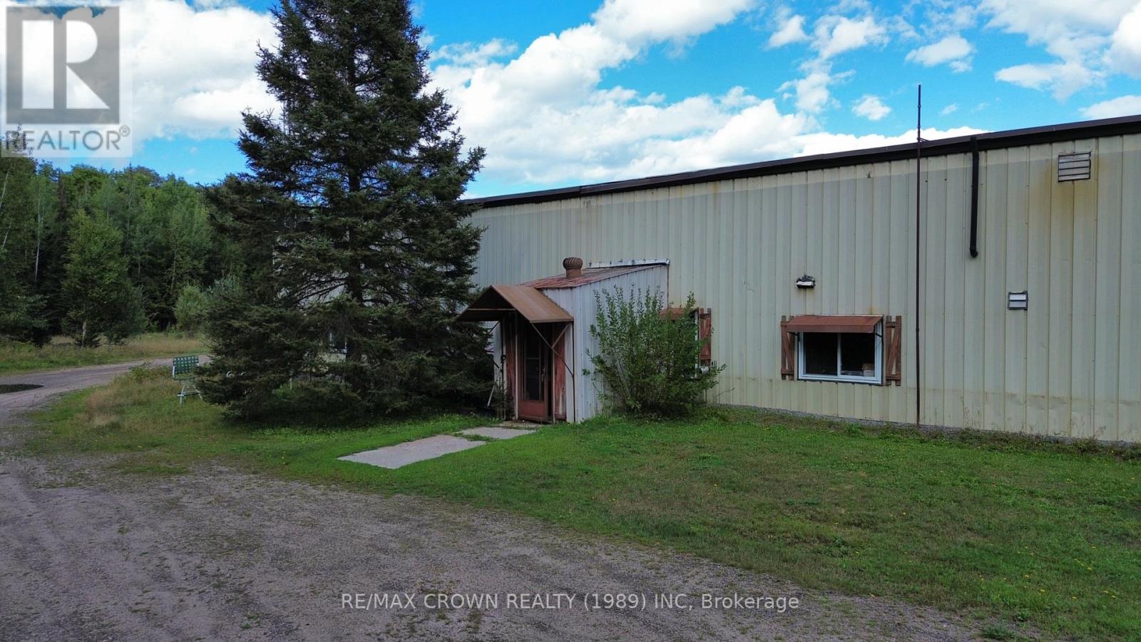 400 Centre Street Property Photo 6