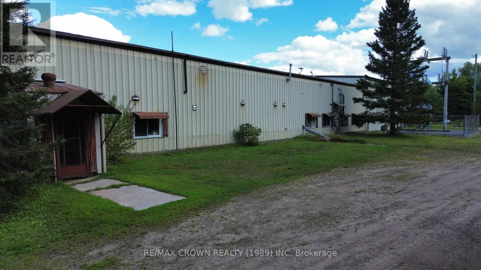 400 Centre Street Property Photo 7