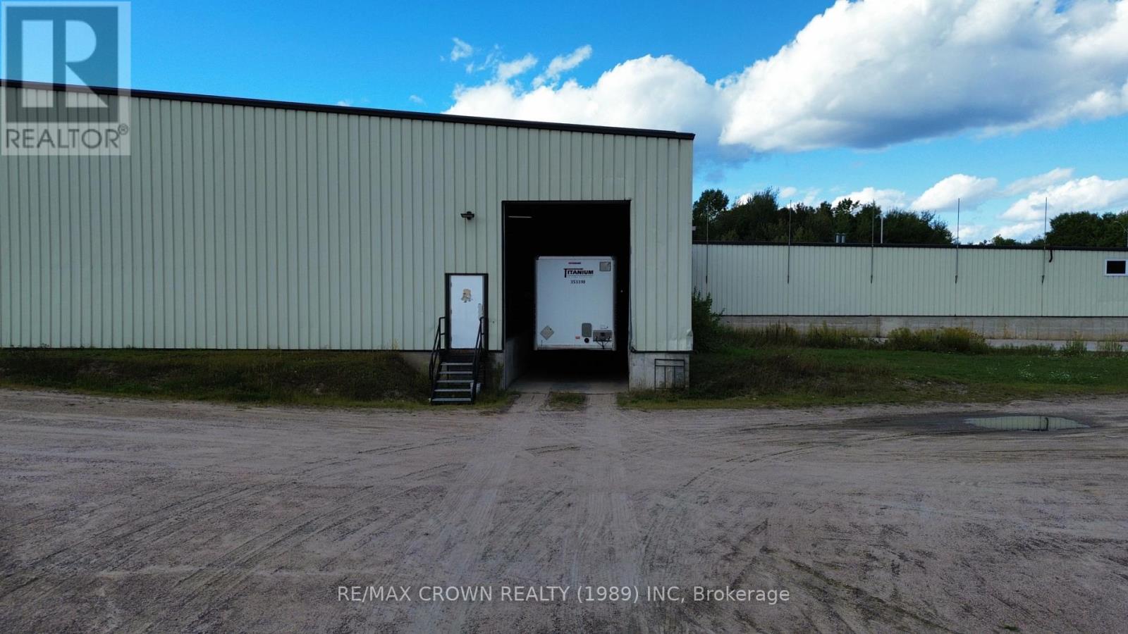 400 Centre Street Property Photo 11