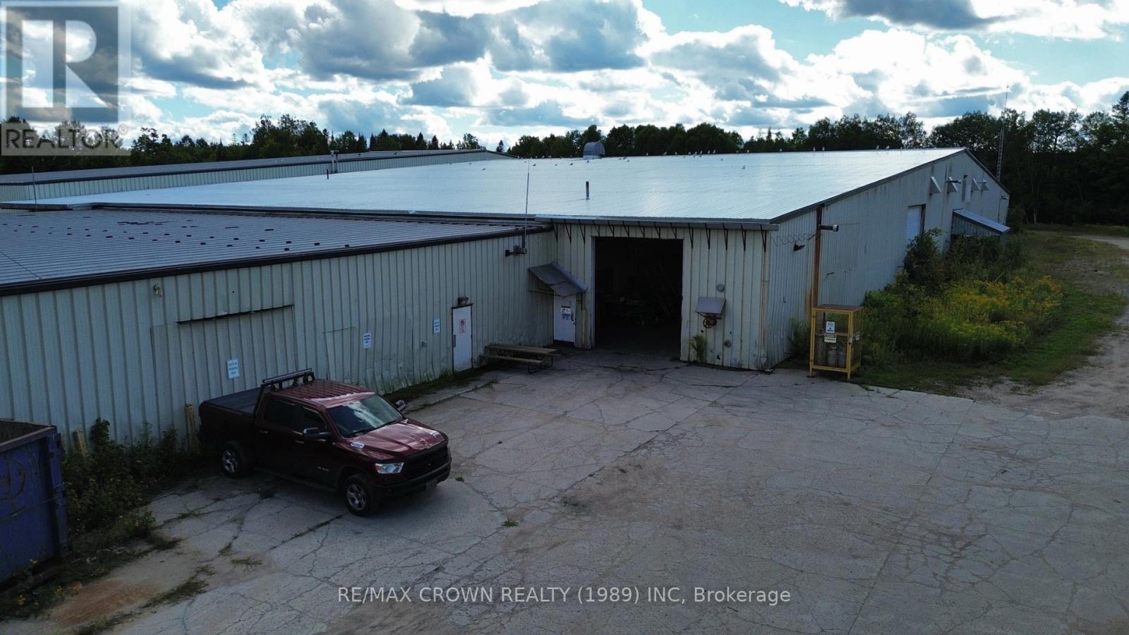 400 Centre Street Property Photo 12