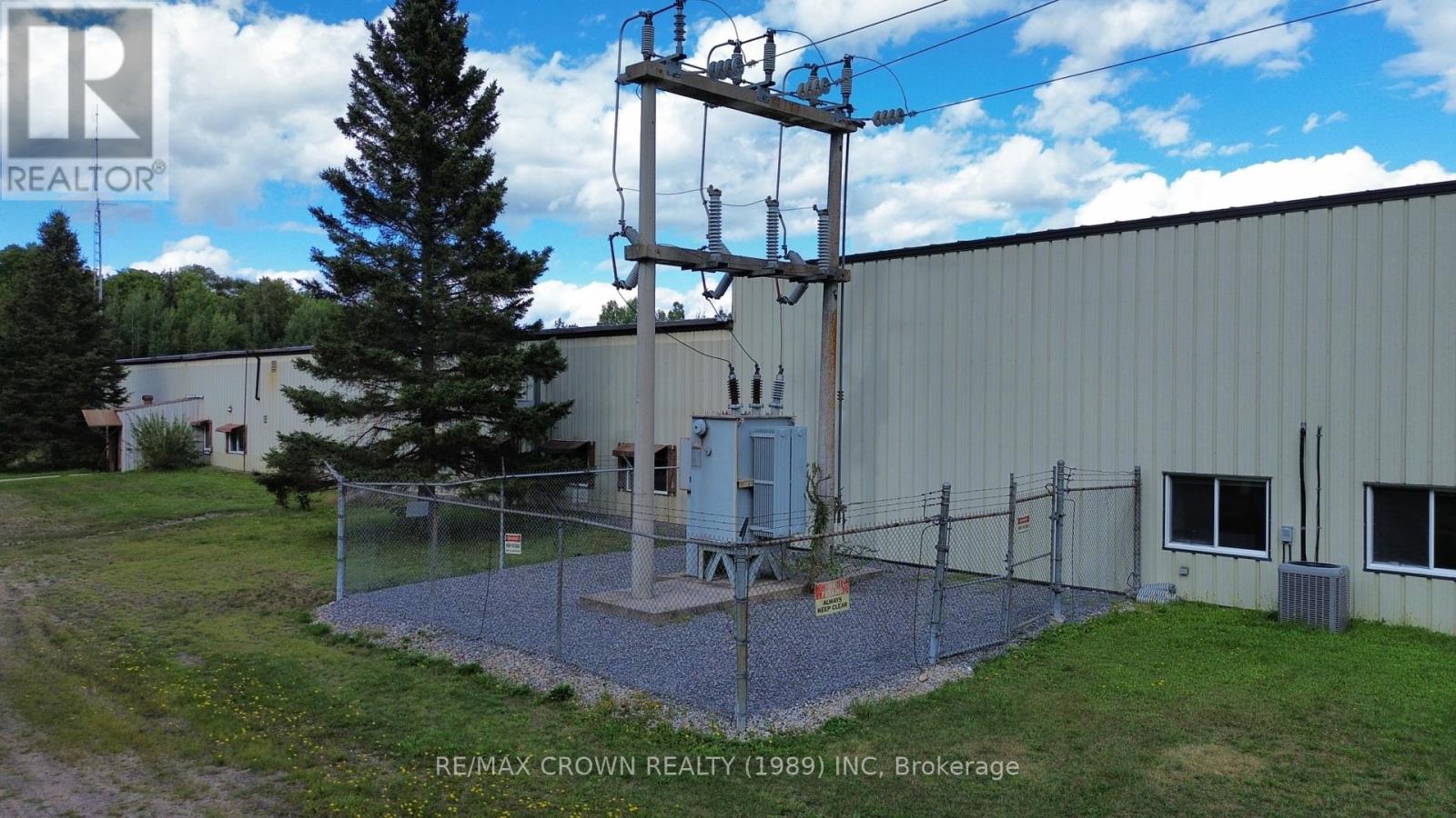 400 Centre Street Property Photo 16