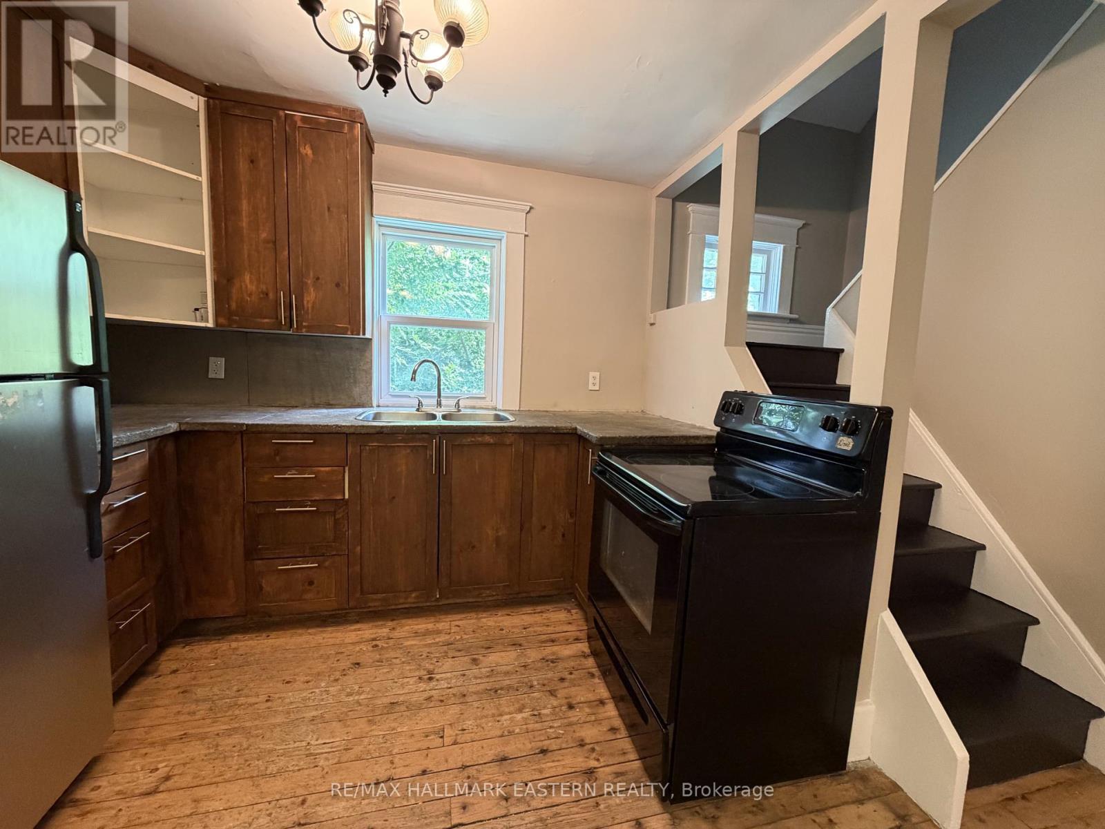 242 Dublin Street Property Photo 5