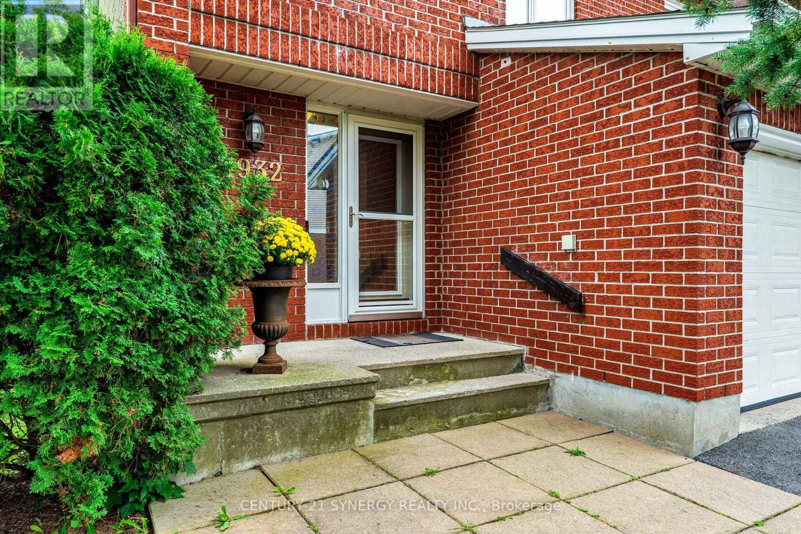 1932 Ashmont Street Property Photo 2