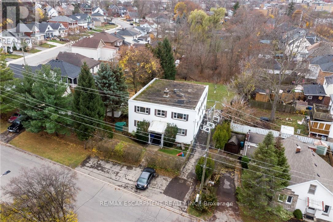 13 Mcmaster Avenue Property Photo 2