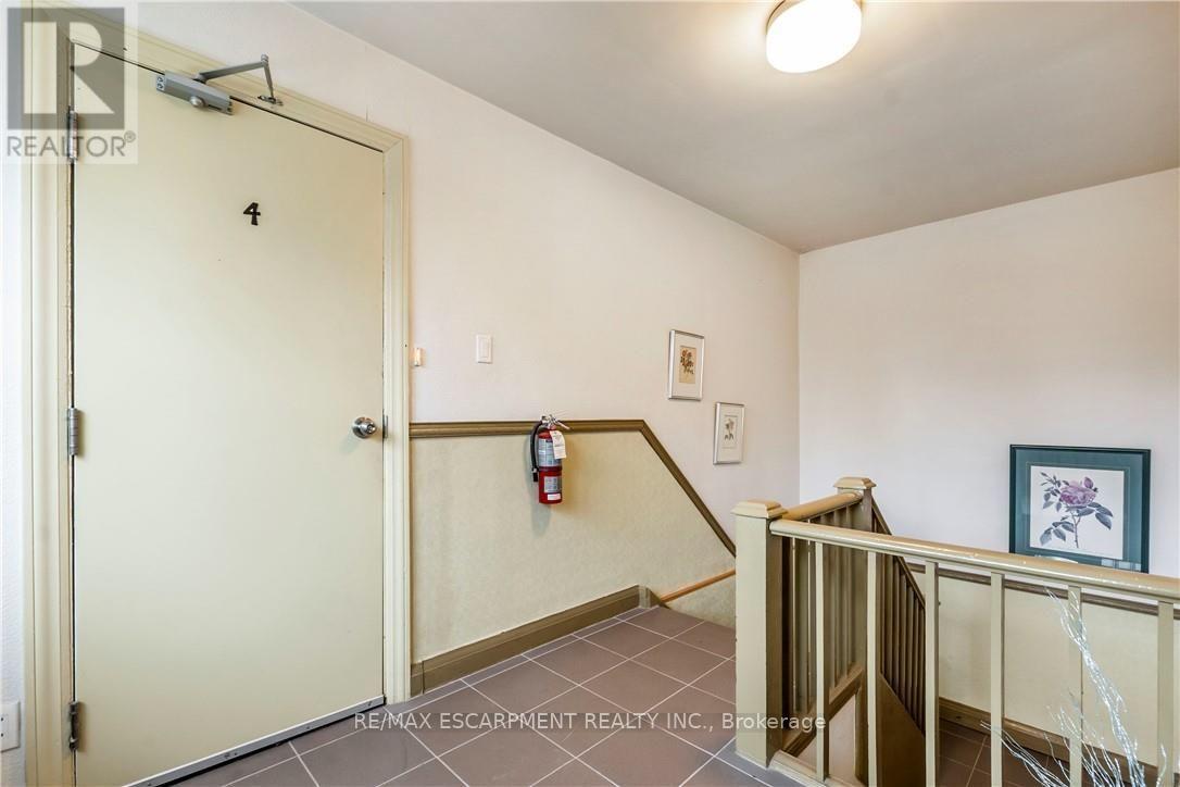 13 Mcmaster Avenue Property Photo 11