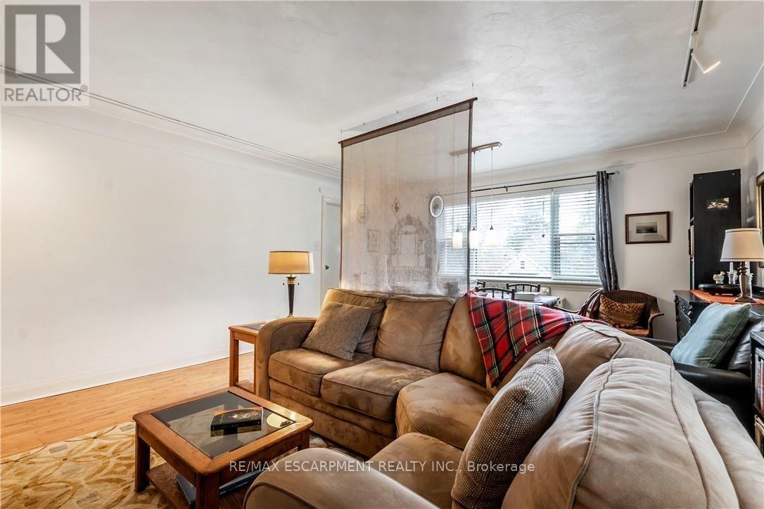 13 Mcmaster Avenue Property Photo 17
