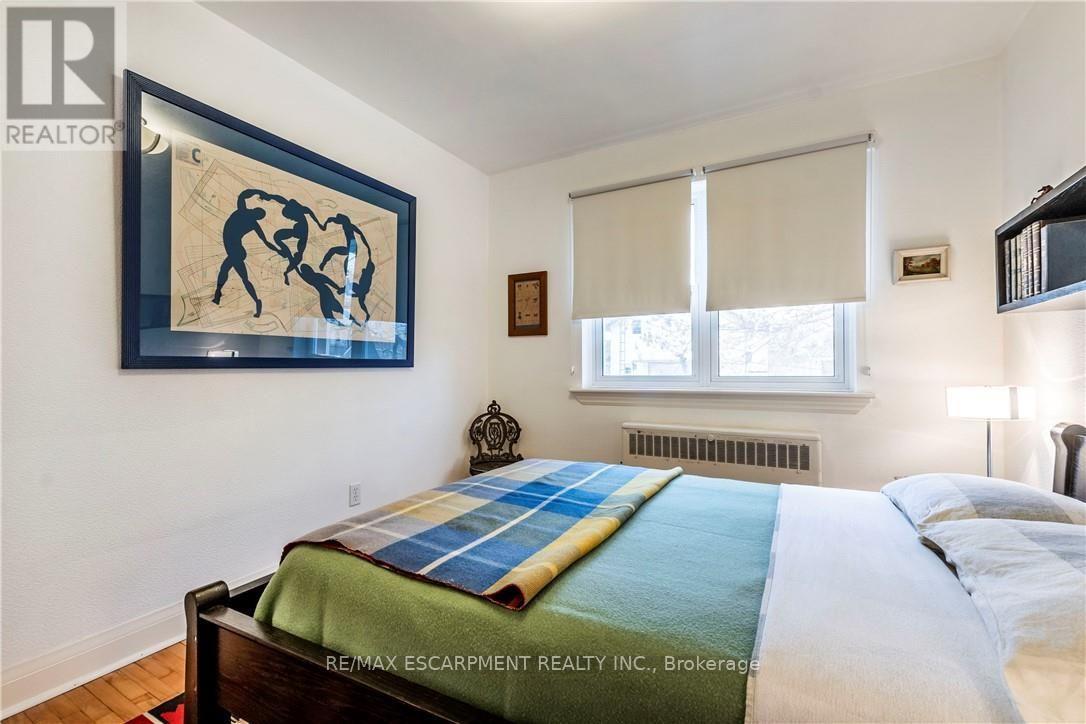 13 Mcmaster Avenue Property Photo 27