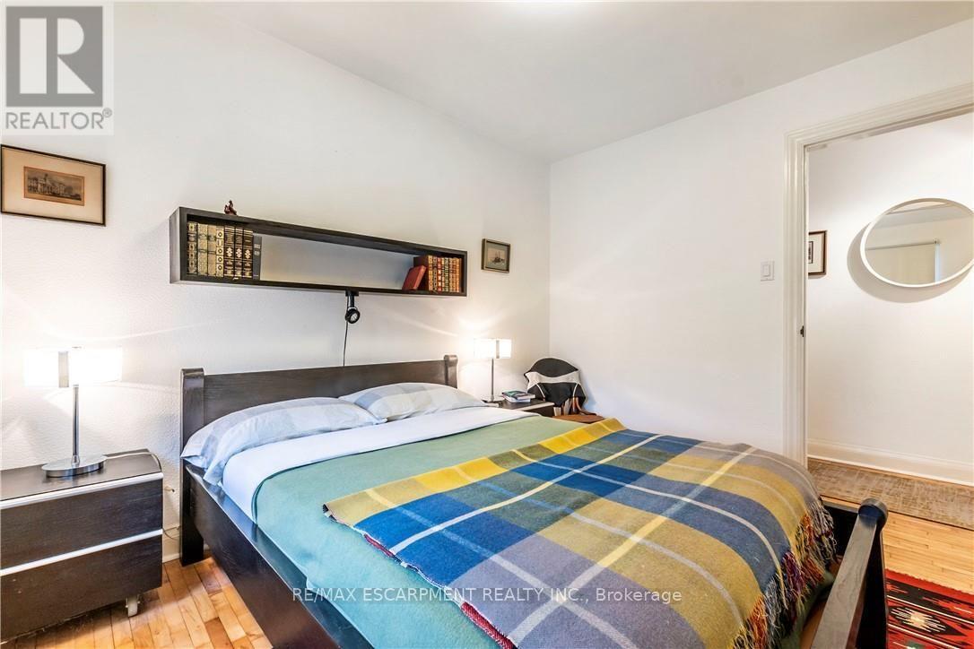 13 Mcmaster Avenue Property Photo 28