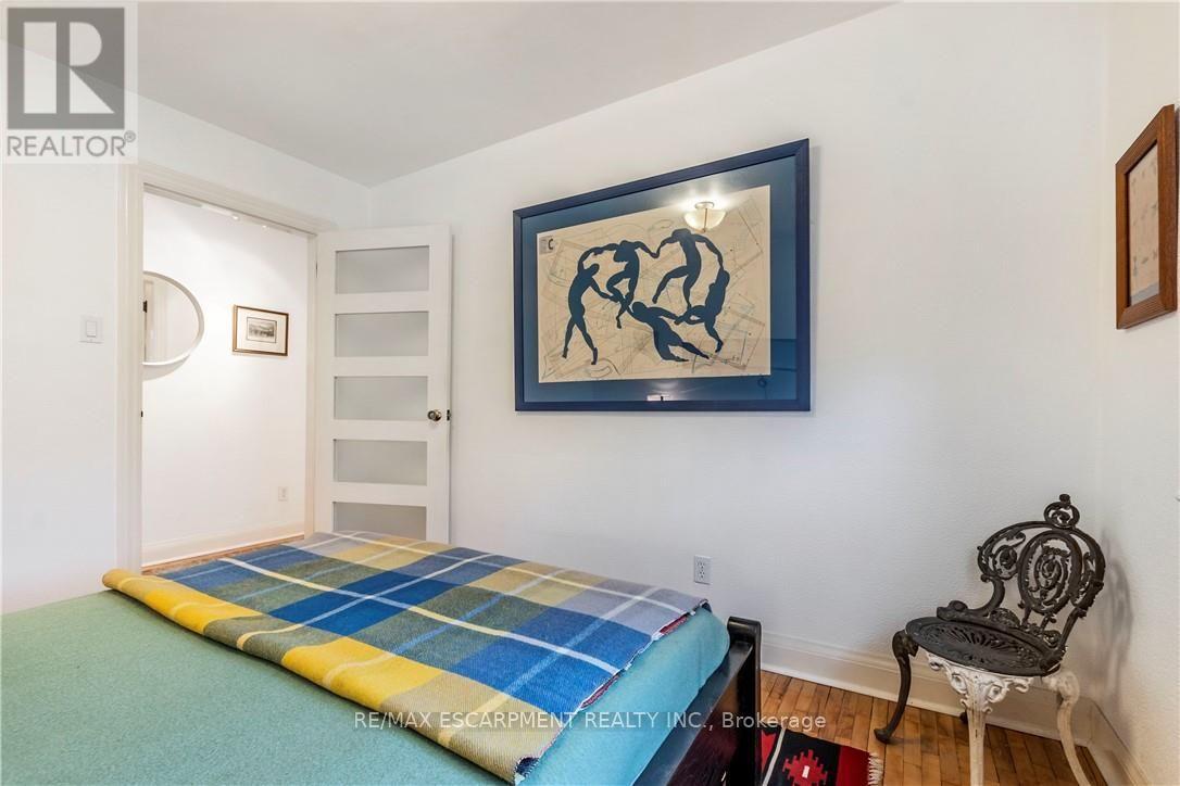 13 Mcmaster Avenue Property Photo 29
