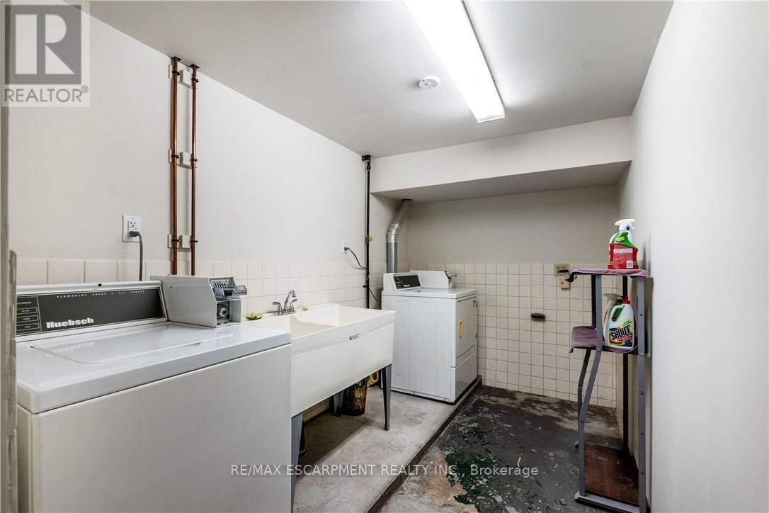 13 Mcmaster Avenue Property Photo 32
