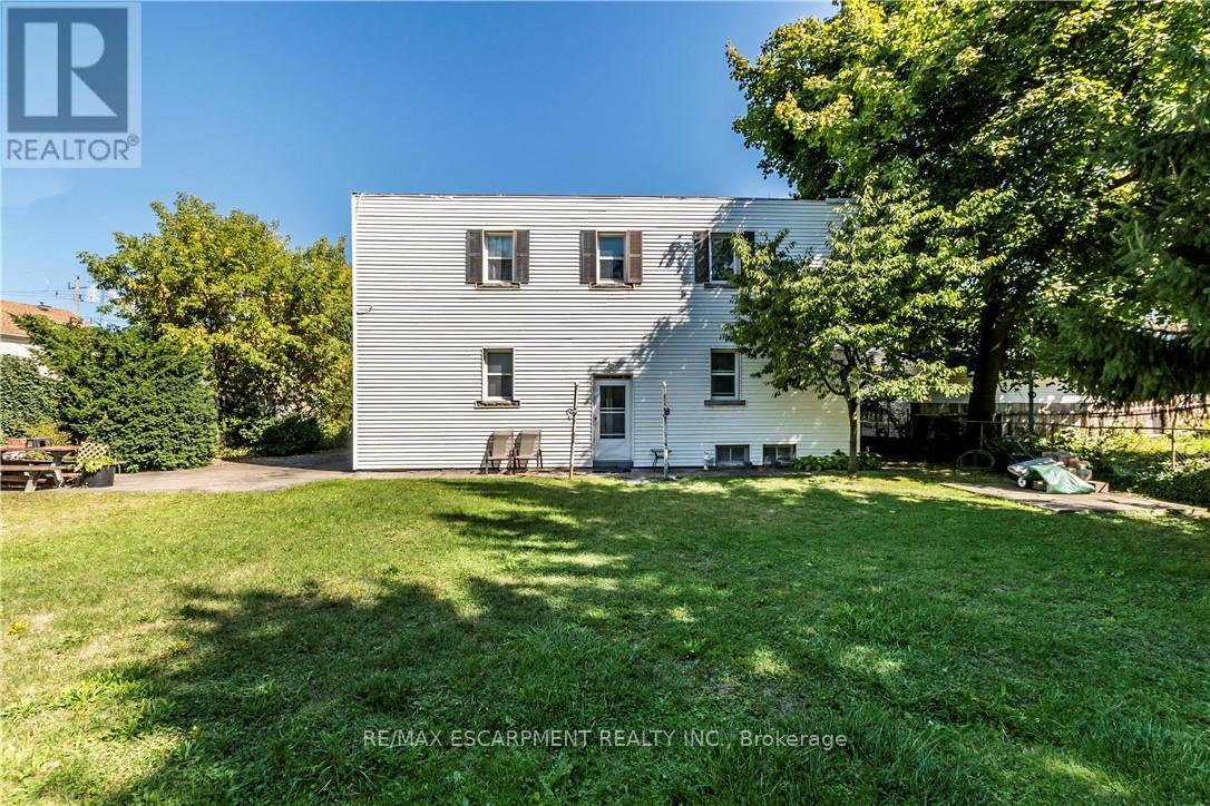 13 Mcmaster Avenue Property Photo 35