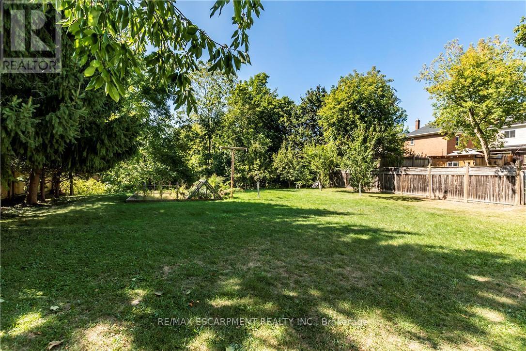 13 Mcmaster Avenue Property Photo 37