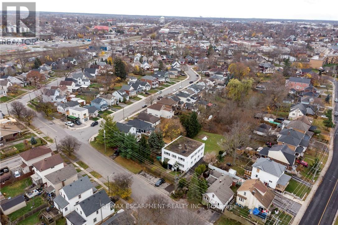 13 Mcmaster Avenue Property Photo 39