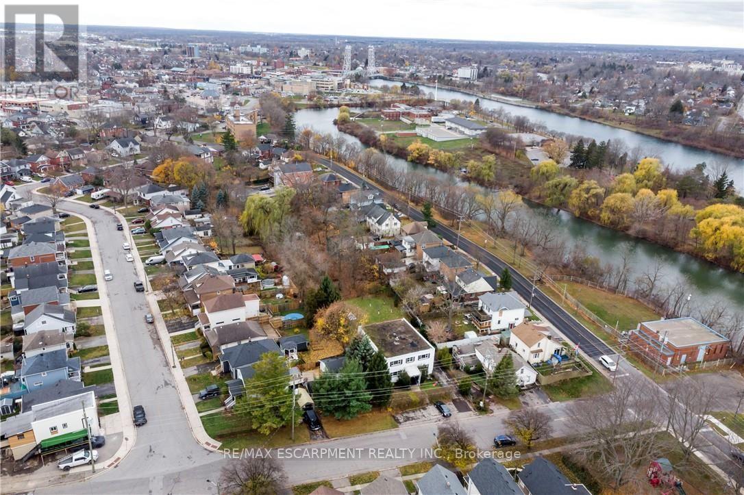 13 Mcmaster Avenue Property Photo 40