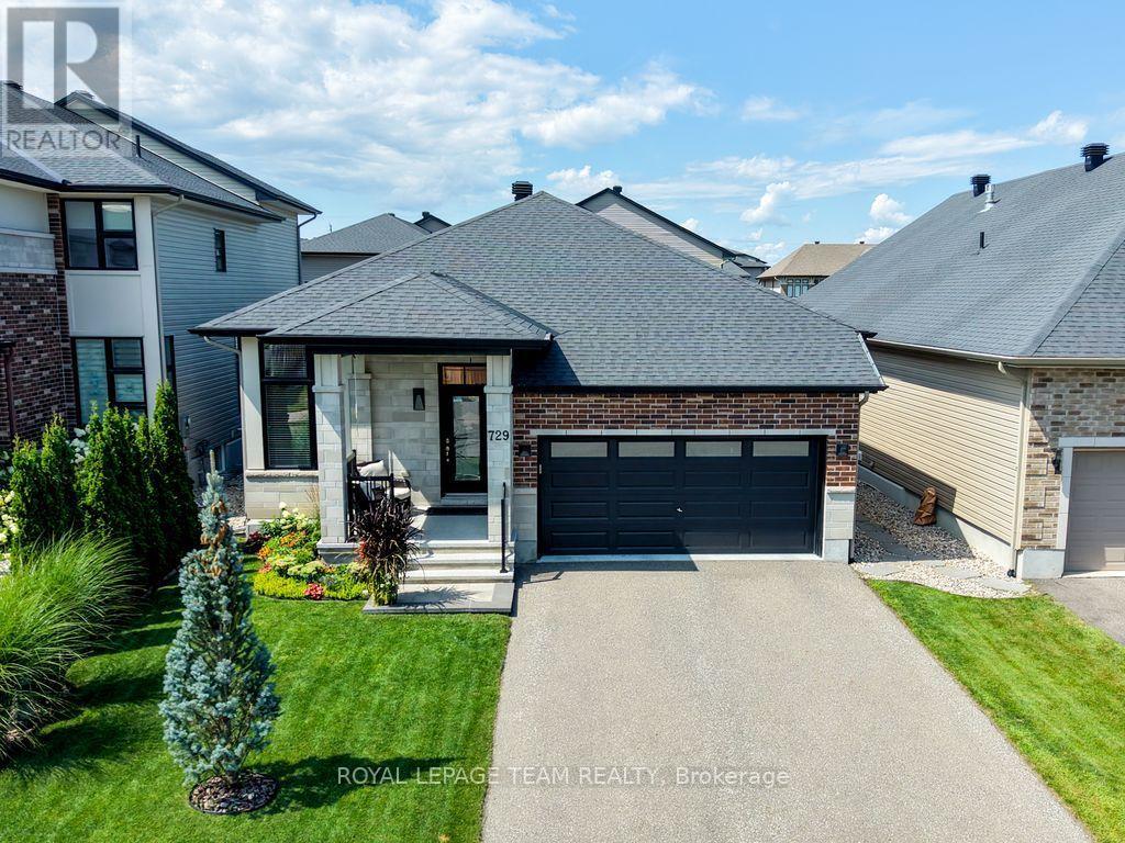 729 CARNELIAN CRESCENT Property Photo 1