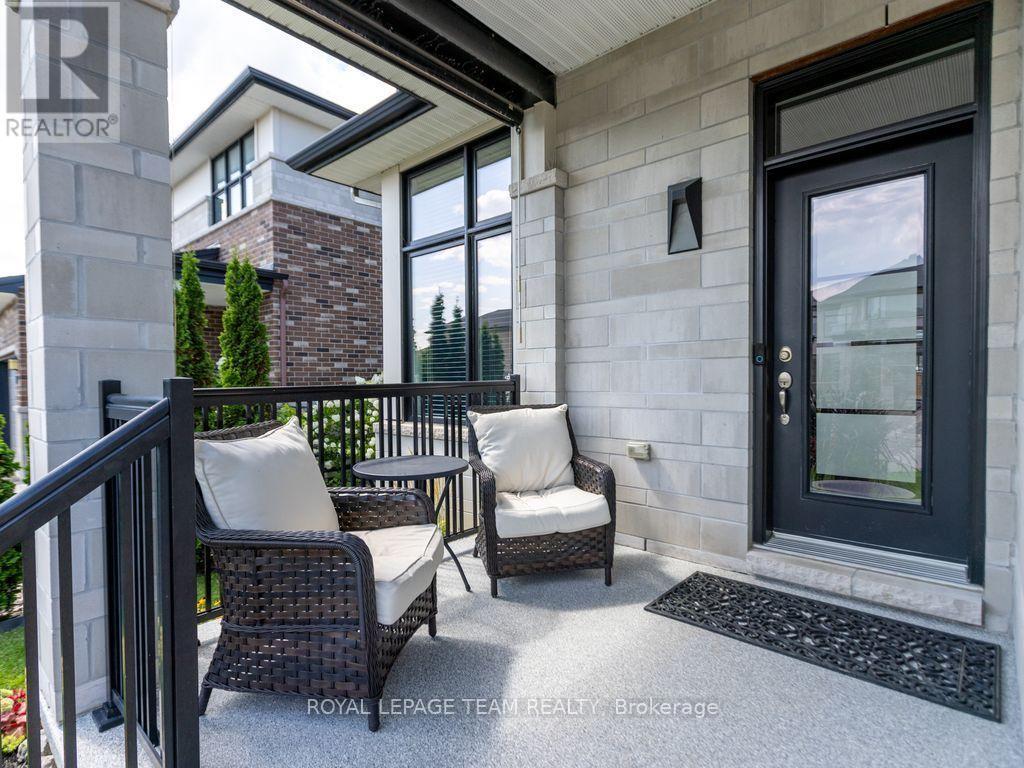 729 Carnelian Crescent Property Photo 3