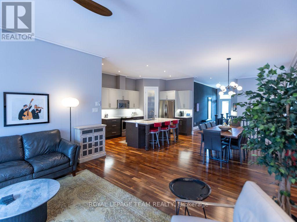 729 Carnelian Crescent Property Photo 8