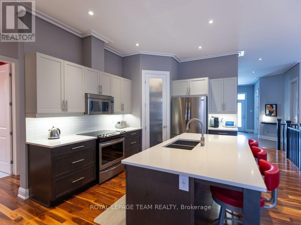 729 Carnelian Crescent Property Photo 9