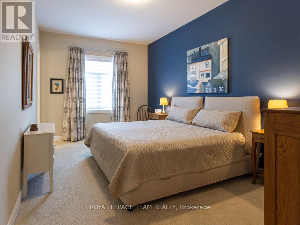 729 Carnelian Crescent Property Photo 16