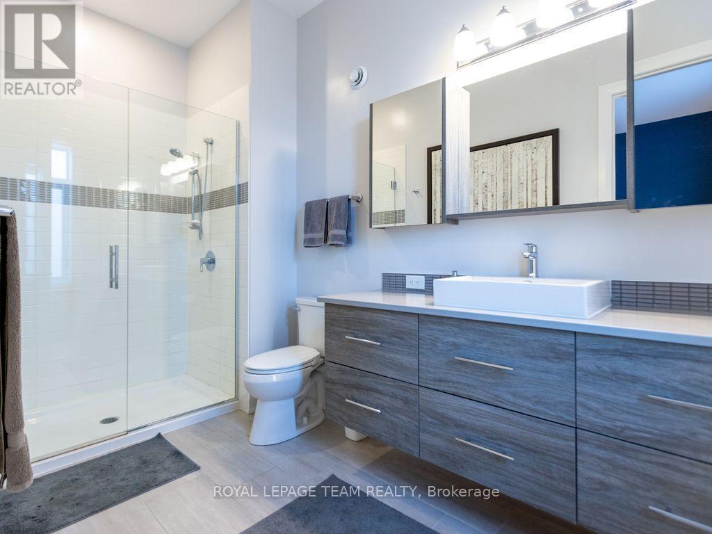 729 Carnelian Crescent Property Photo 17