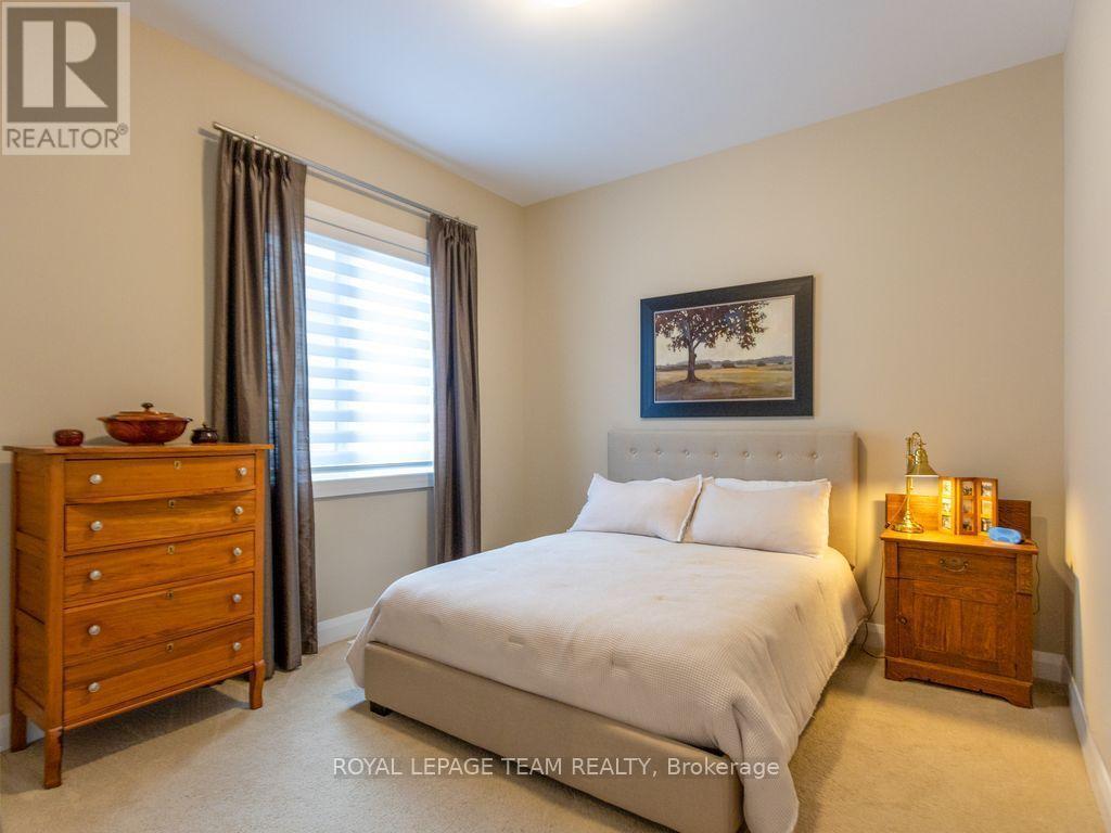 729 Carnelian Crescent Property Photo 18