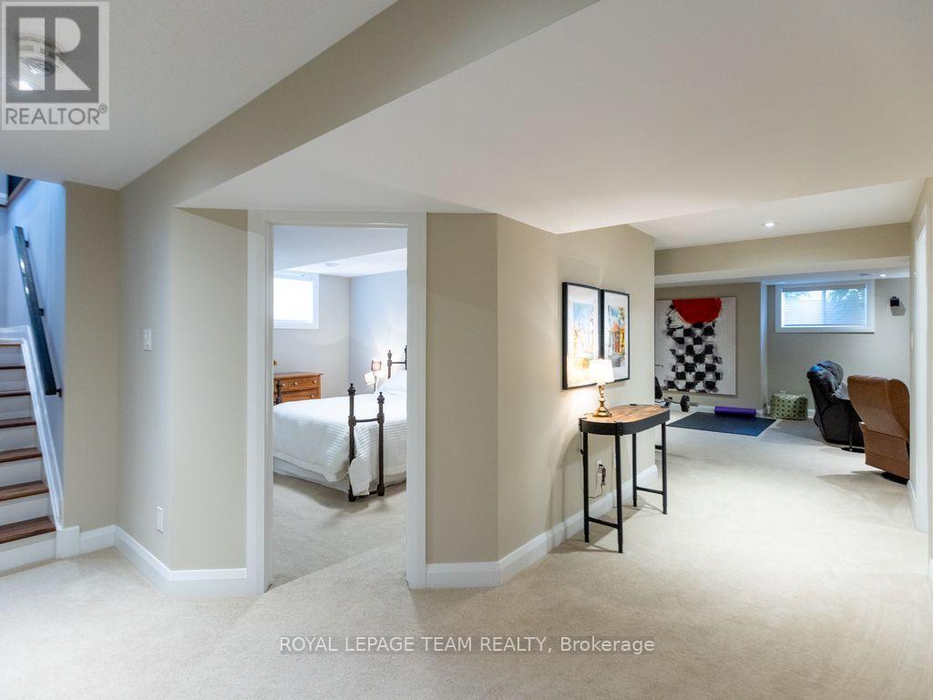 729 Carnelian Crescent Property Photo 22