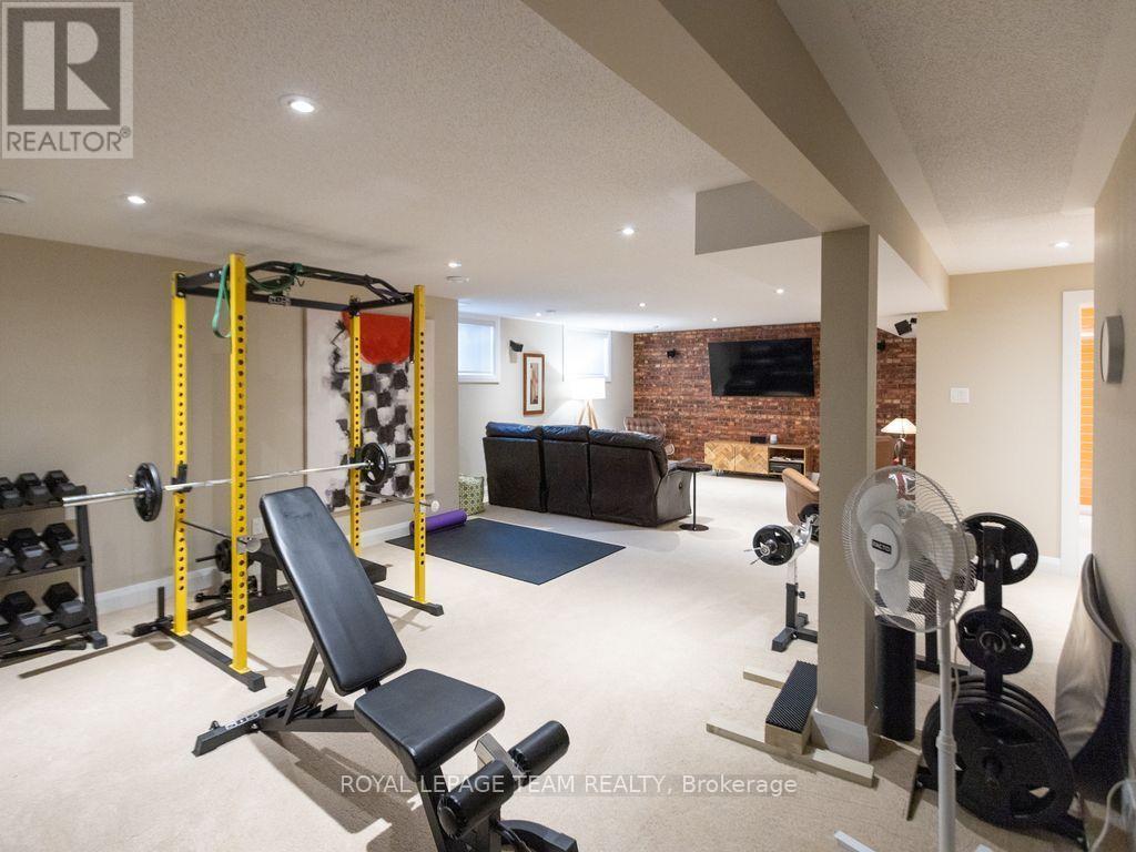 729 Carnelian Crescent Property Photo 24