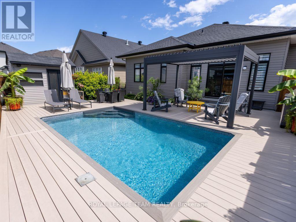 729 Carnelian Crescent Property Photo 29