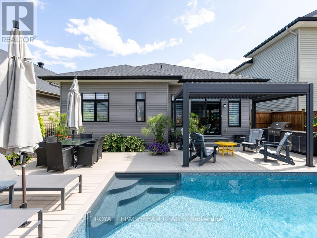 729 Carnelian Crescent Property Photo 33