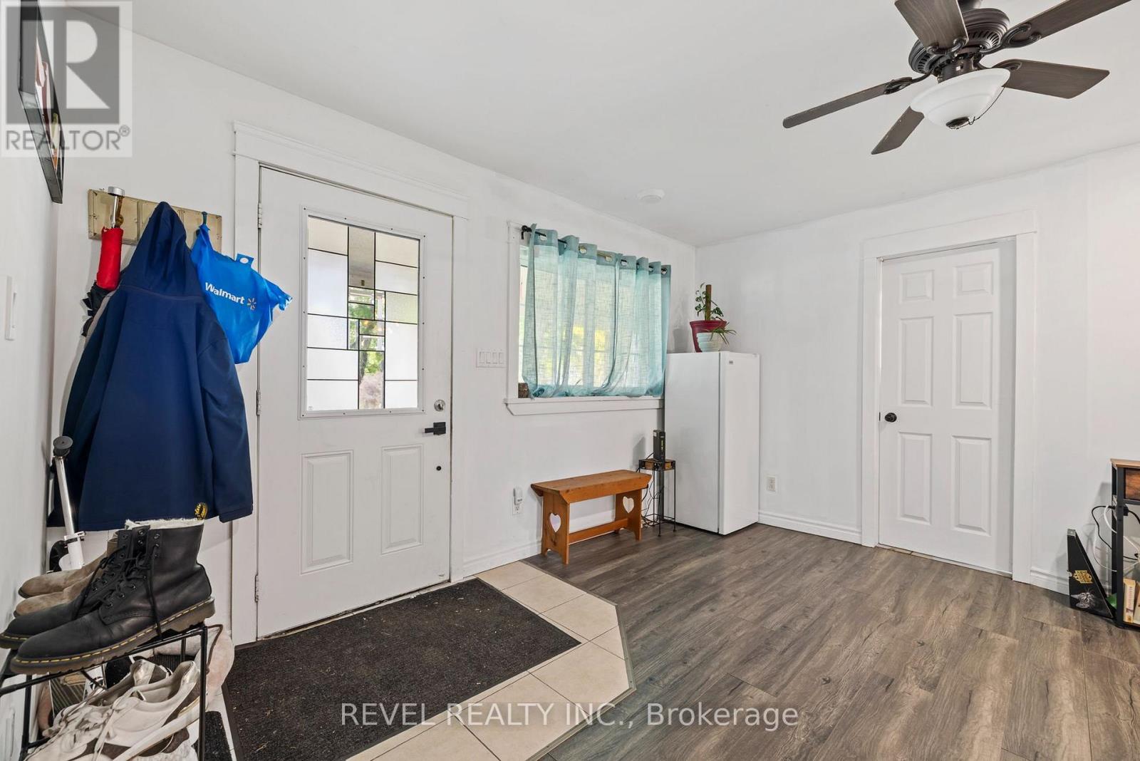 54 Chestnut Street E Property Photo 4