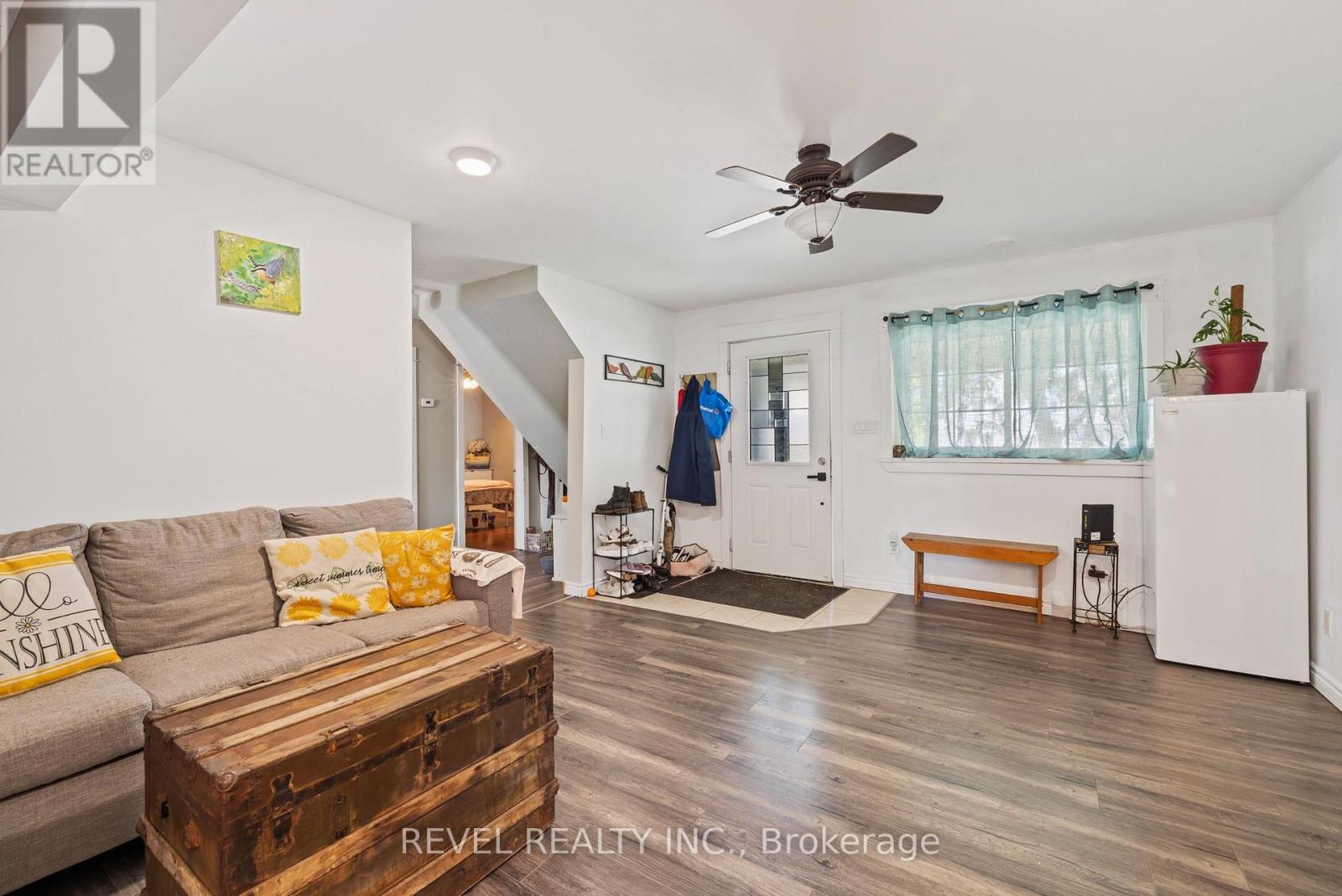 54 Chestnut Street E Property Photo 5