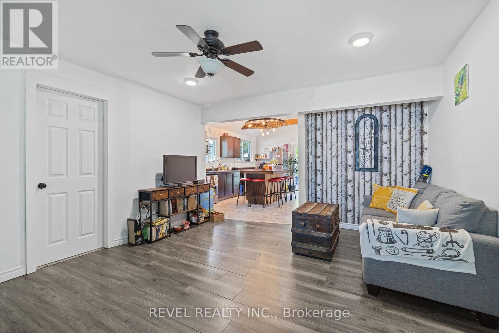 54 Chestnut Street E Property Photo 7