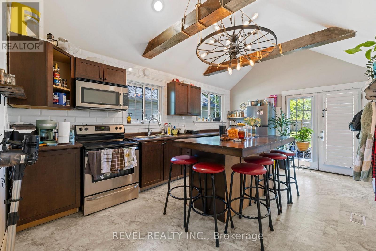 54 Chestnut Street E Property Photo 8